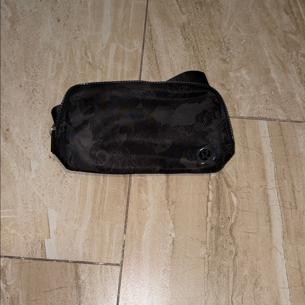 Lululemon everywhere belt bag